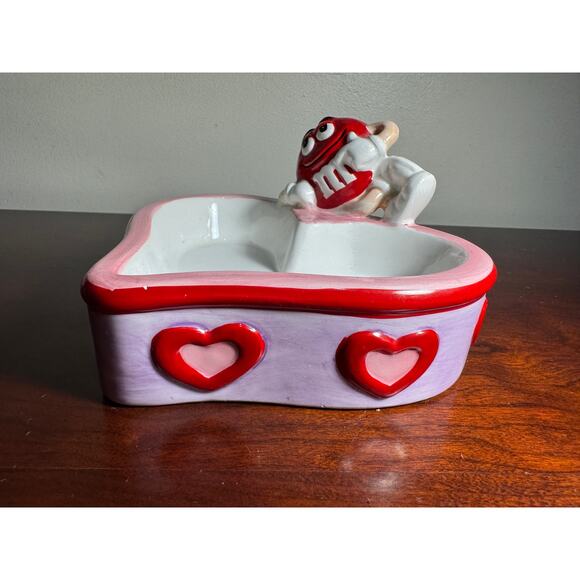 2001 Galerie Ceramic M&M Red on a Heart Shaped Candy Dish Red Purple Pink - Picture 2 of 9